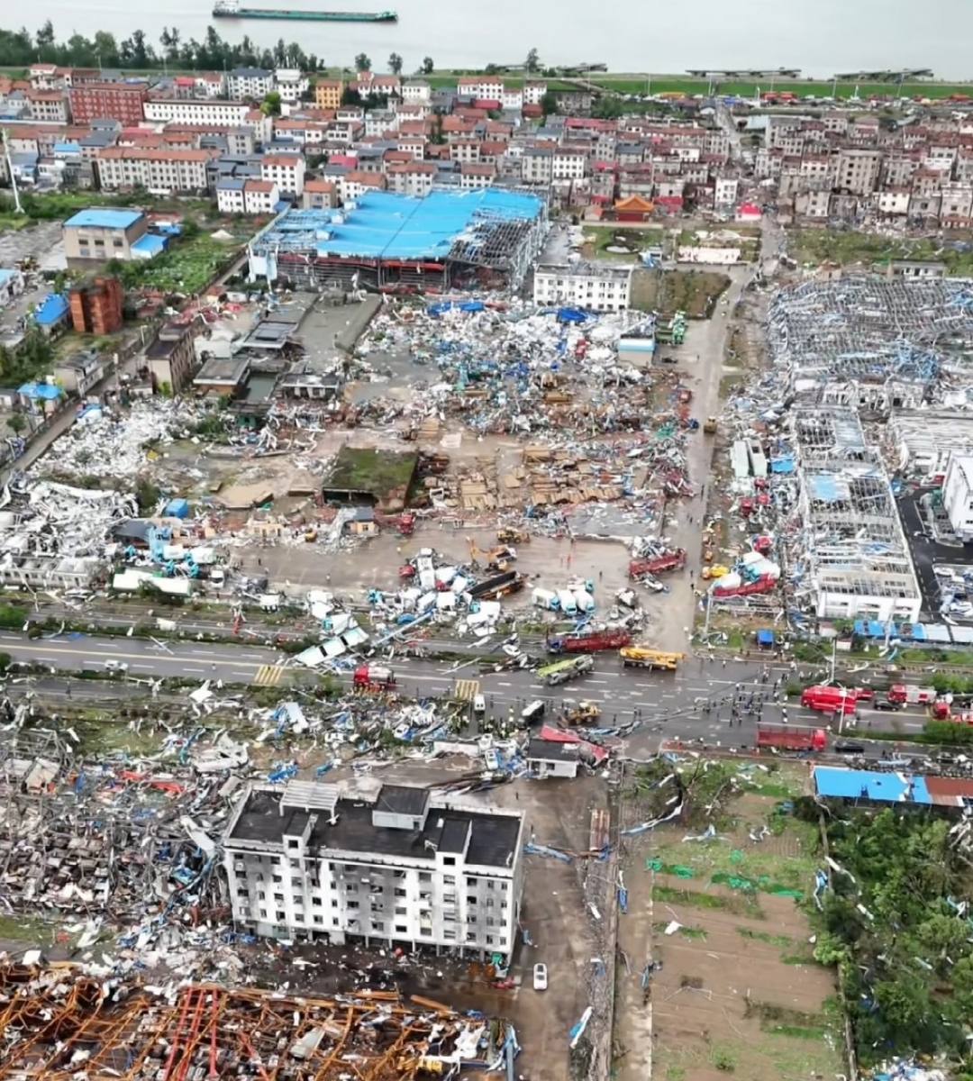 Tornadă devastatoare în toiul nopții în China