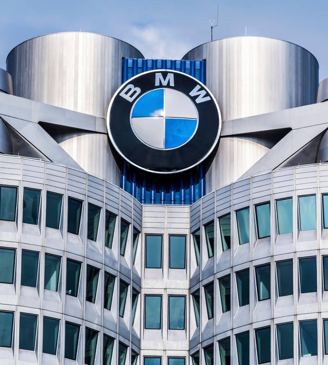 Industria auto germană se află în dificultate. În imagine, sediul central al BMW din Munchen