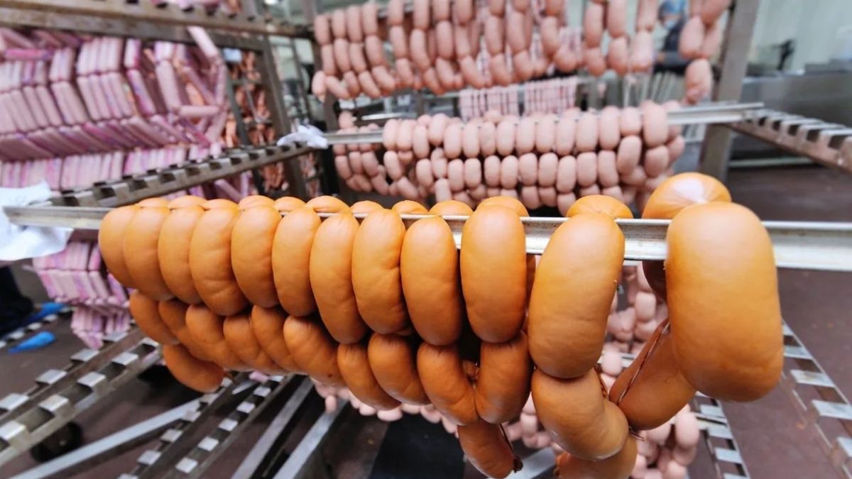 Un mare producător german de cârnați intră în faliment. Își închide fabrica și concediază lucrători.