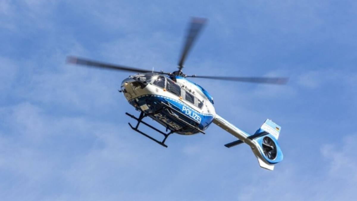 români arestați în Germania pentru furt de cabluri. În imagine, un elicopter al poliției