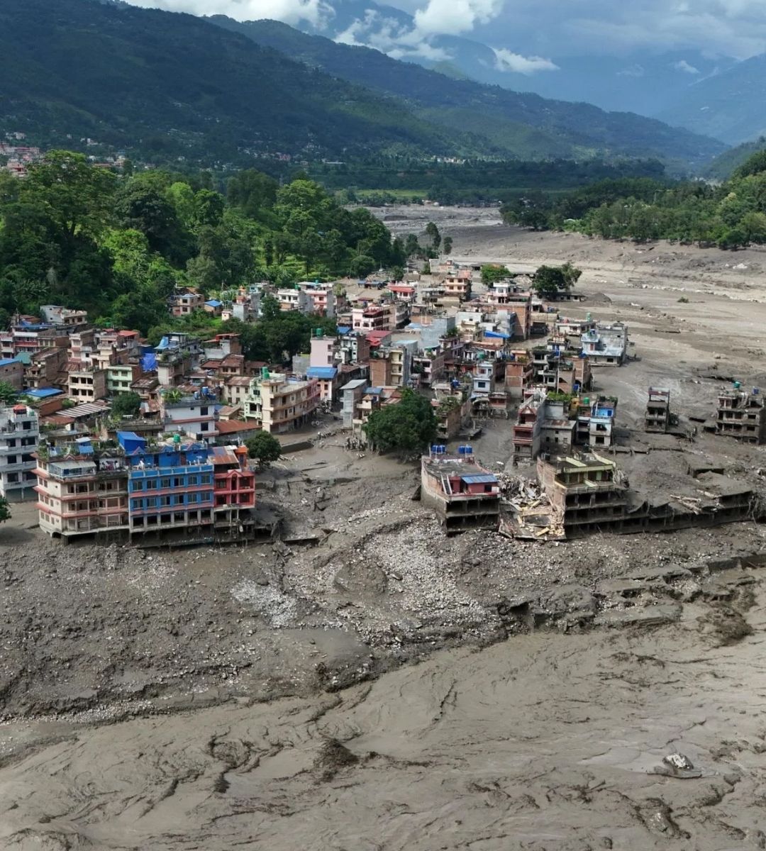 După inundațiile catastrofale a venit cutremurul. Imagine cu efectele viiturii din Nepal