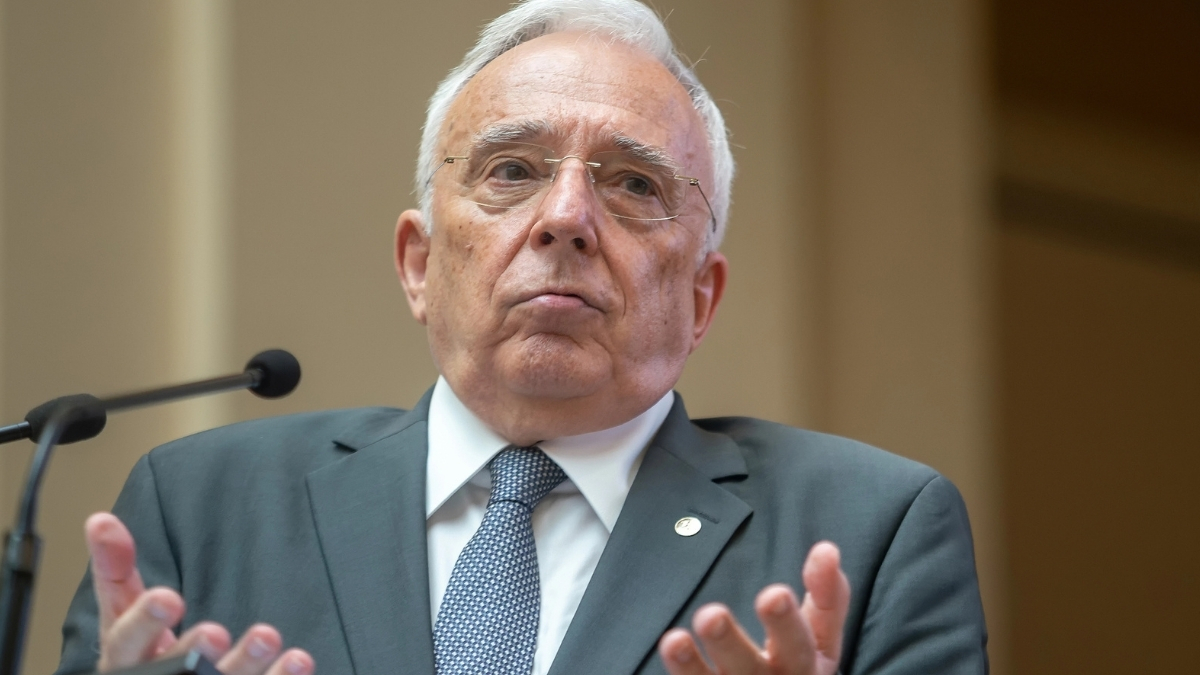 Mugur Isărescu despre trecerea României la euro. În imagine, guvernatorul BNR Mugur Isărescu