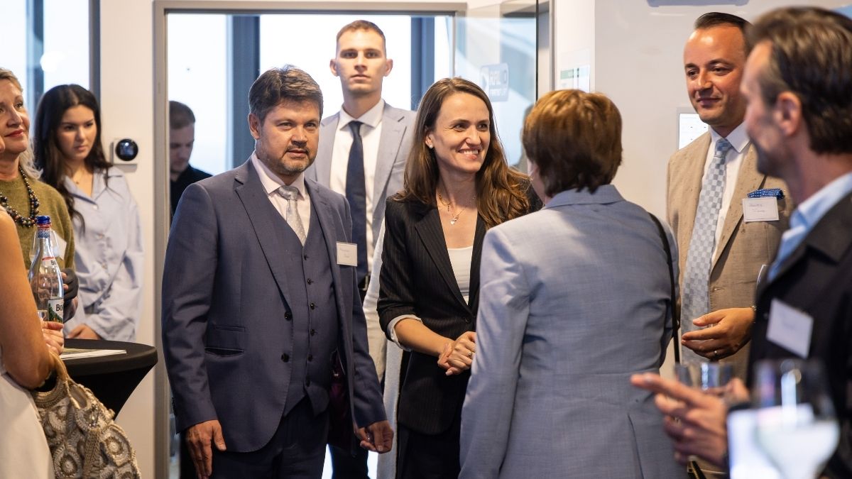 Oana Țoiu s-a întâlnit cu românii din Germania. Imagine din cadrul vizitei