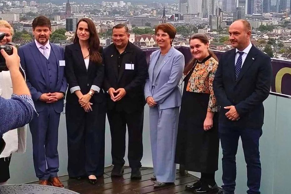 Oana Țoiu s-a întâlnit cu românii din Germania. Imagine din cadrul vizitei