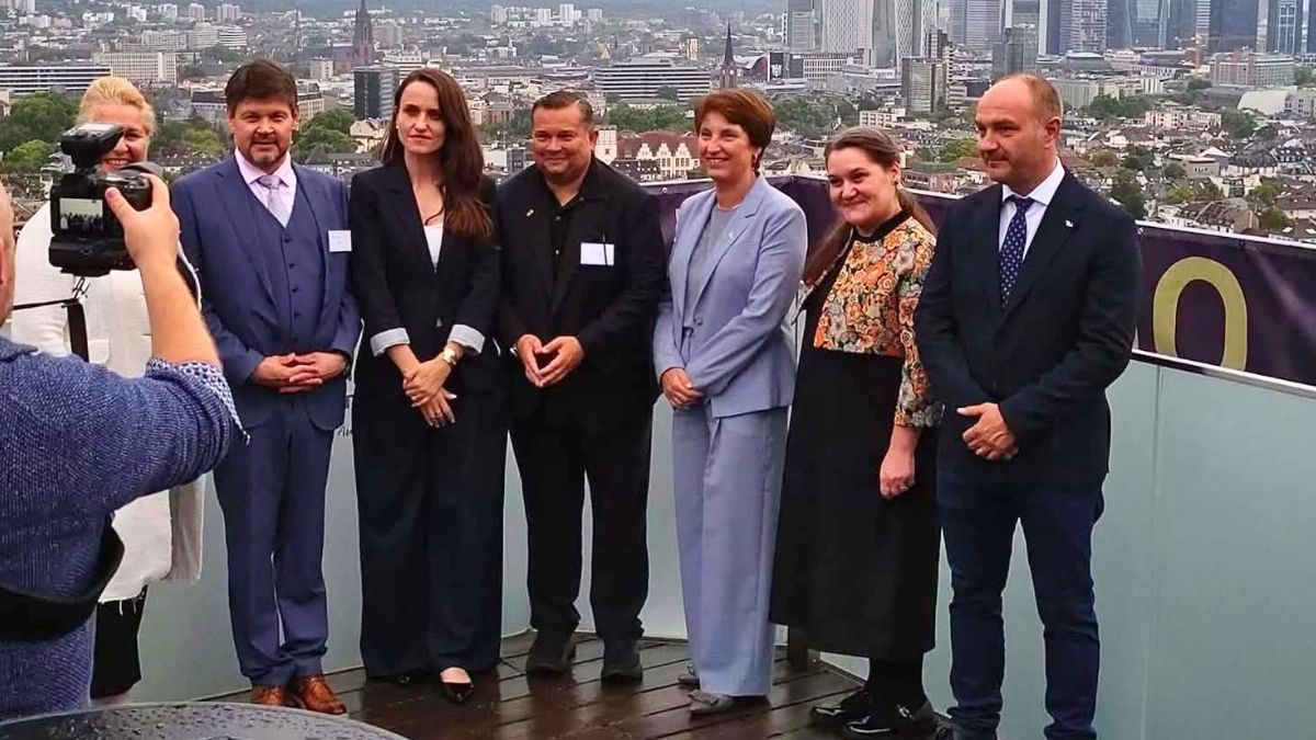 Oana Țoiu s-a întâlnit cu românii din Germania. Imagine din cadrul vizitei