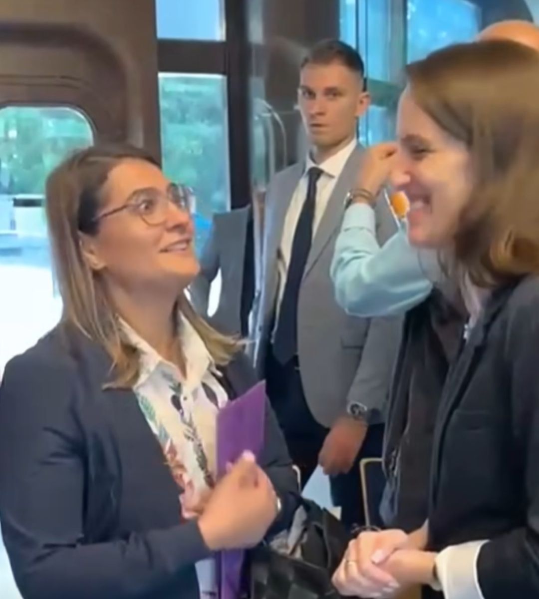 Oana Țoiu s-a întâlnit cu românii din Germania. Imagine din cadrul vizitei