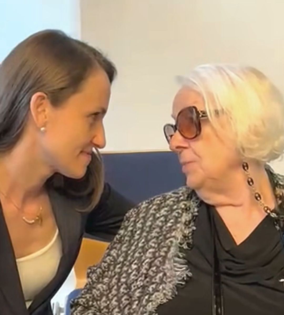 Oana Țoiu s-a întâlnit cu românii din Germania. Imagine din cadrul vizitei