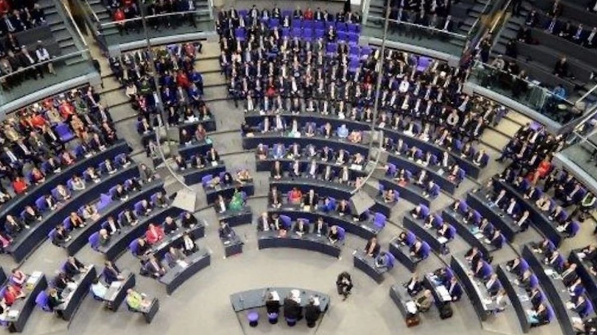 Sfârșitul monedei euro și închiderea granițelor în Germania. Imagine ilustrativă cu Parlamentul german