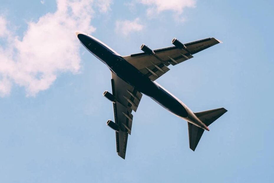 Co-pilotul a încercat să deturneze avionul
