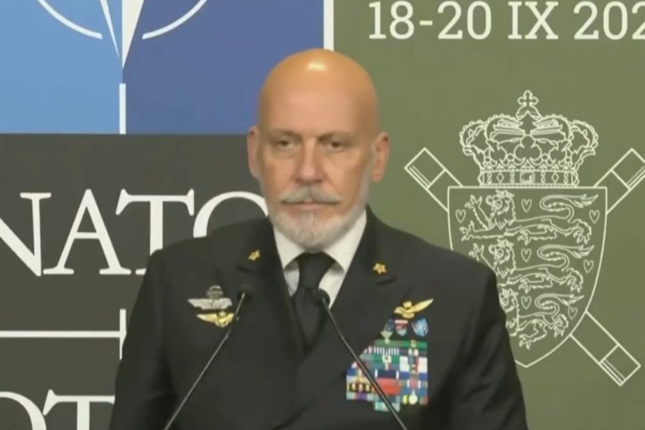 NATO transmite un mesaj fără precedent. În imagine, amiralul Cavo Dragone