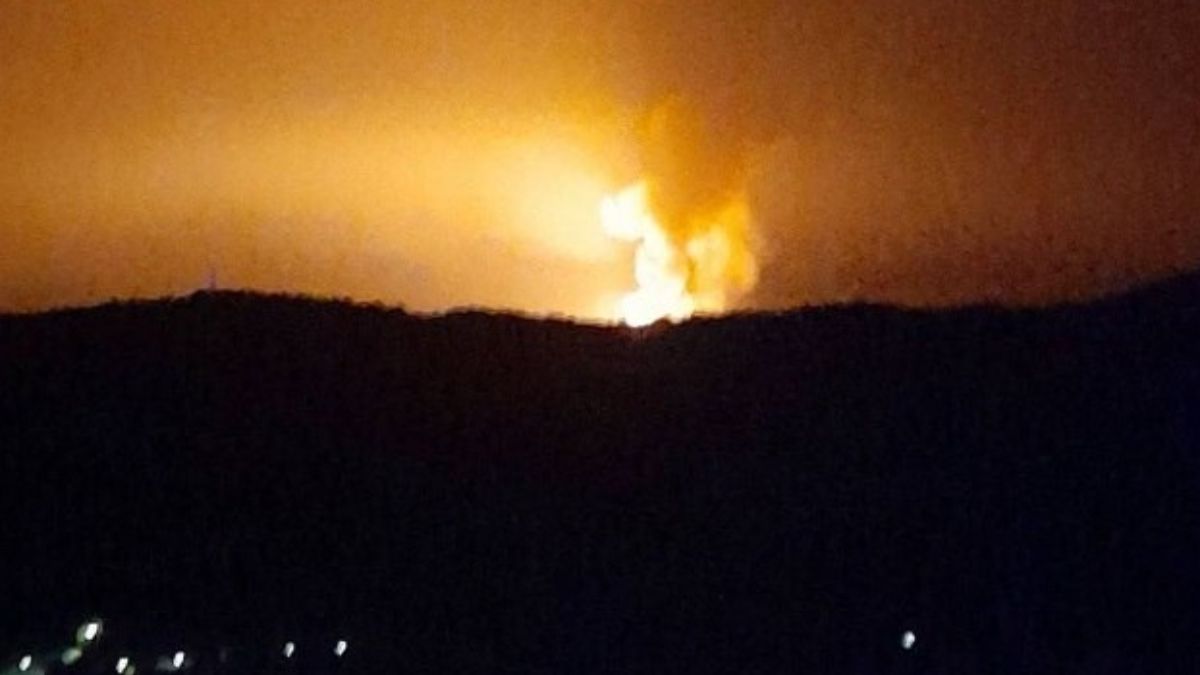Explozii puternice la un depozit de muniții