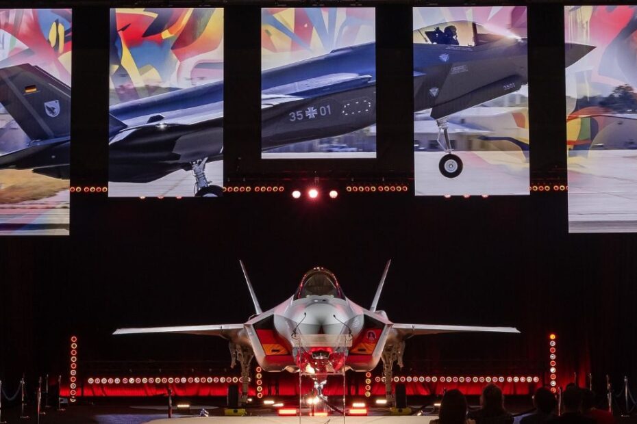 F-35-Vedere frontală Lockheed Martin a prezentat guvernului german primul avion F-35 din Germania în cadrul unei ceremonii desfășurate la Fort Worth, Texas, pe 18 septembrie 2026.