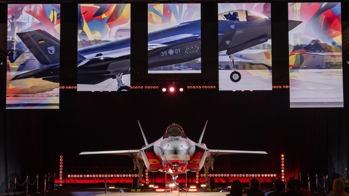 F-35-Vedere frontală Lockheed Martin a prezentat guvernului german primul avion F-35 din Germania în cadrul unei ceremonii desfășurate la Fort Worth, Texas, pe 18 septembrie 2026.