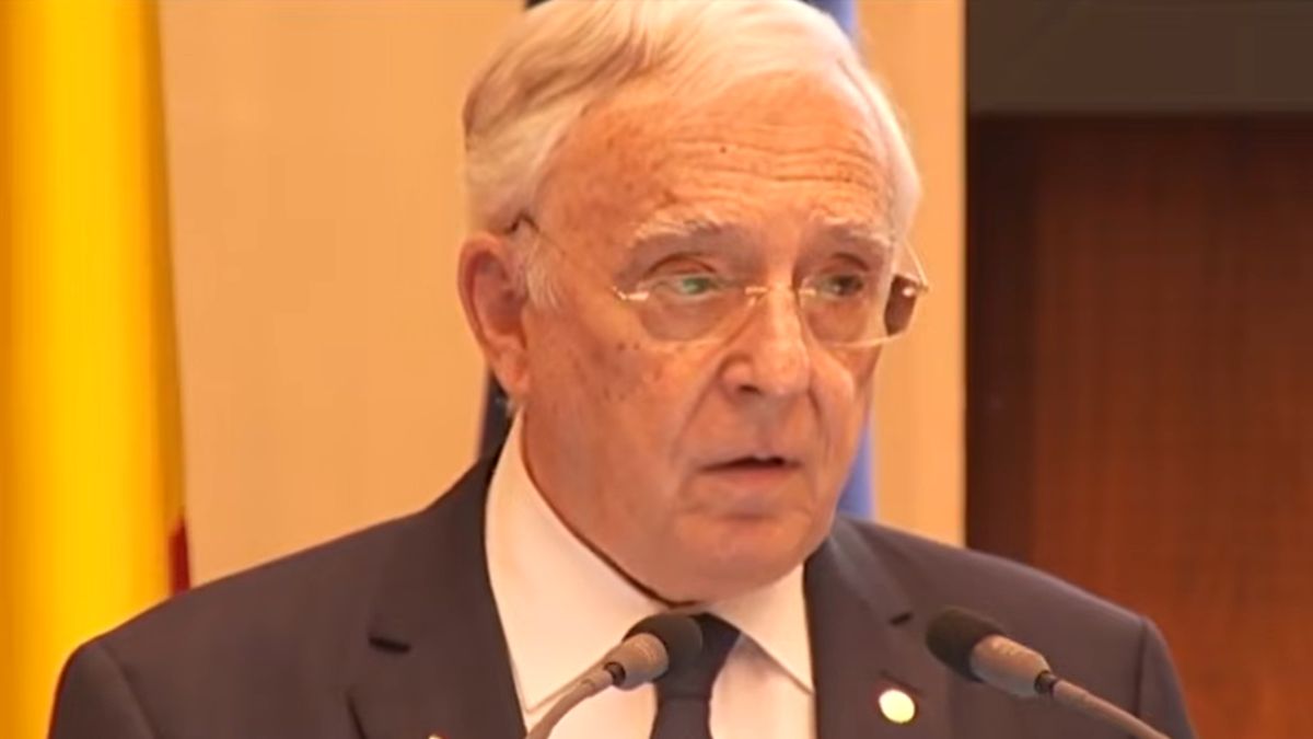 Isărescu a făcut anunțul: „Suntem gata să tipărim bancnotele euro”. În imagine, Mugur Isărescu, guvernatorul BNR