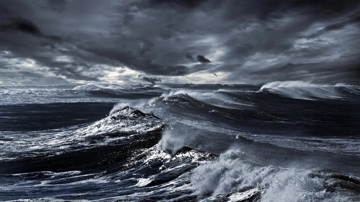 ONU lansează alerta pentru Super El Niño. Imagine ilustrativă cu o mare agitată pe timp de furtună