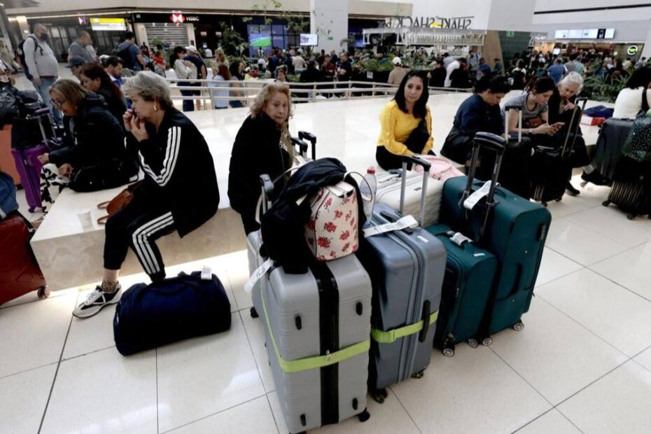 compania aeriană suspendă zborurile