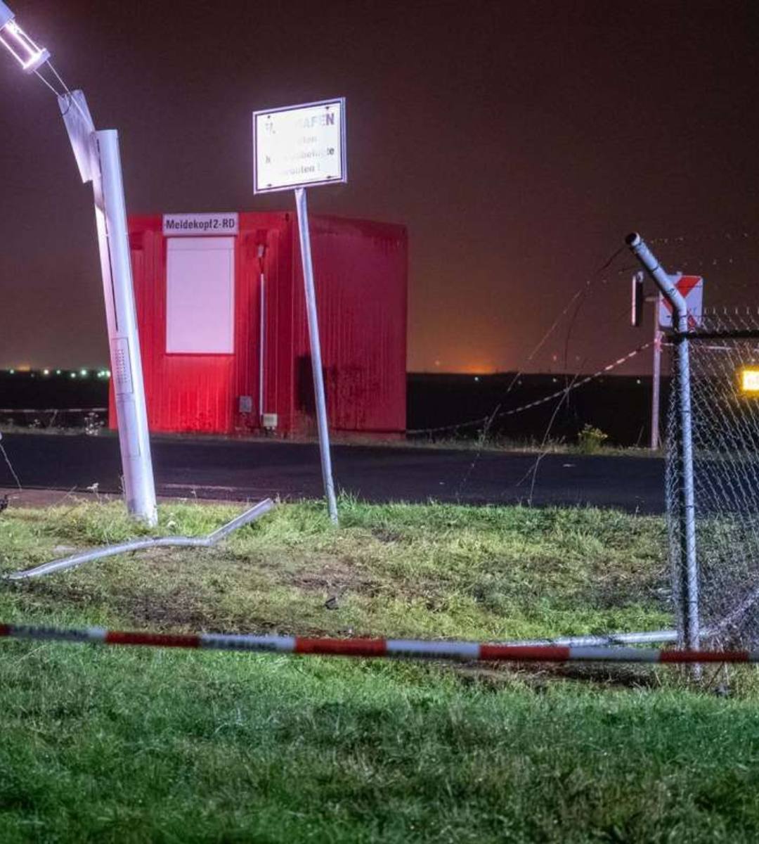 mașină a spart gardul aeroport Leipzig