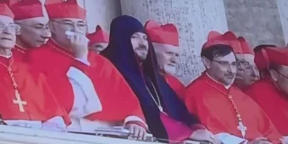 apariție șoc între cardinali