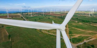 Germania a început demolarea celebrelor turbine eoliene