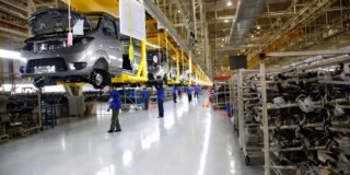 producător auto renumit și-a suspendat producția