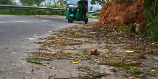 Regiune populară sub ape alunecări de teren evacuări urgenţă