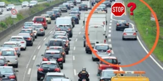 Banda de accelerare se termină pe autostradă, ce fac?