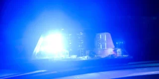 Ultima oră: Avion prăbușit în Germania. In imagine, lumini albastre de mașini interventie