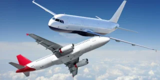 două avioane pe curs de coliziune