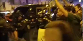 Revolte pe insula de vacanță populară. În imagine, oameni care protestează în Mallorca