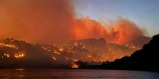 Incendiu insula Paros din Grecia