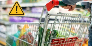 Retragere urgentă de fructe de la Lidl Aldi și Kaufland. În imagine, un coș de cumpărături în supermaket