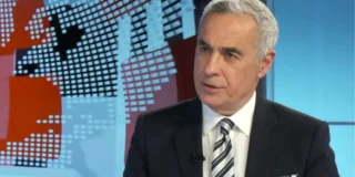 Călin Georgescu în timpul unei apariții televizate, înaintea arestării preventive dispuse de Curtea de Apel București